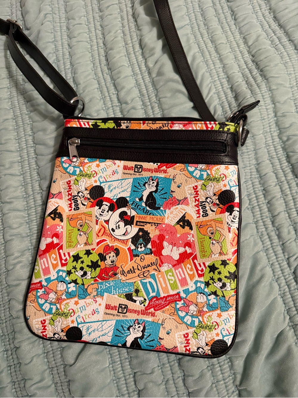 Exclusive Disney parks crossbody bag purse Mickey Mouse Minnie duck
